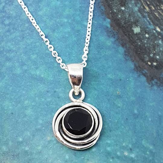 Sterling silver facet cut onyx pendant with silver chain