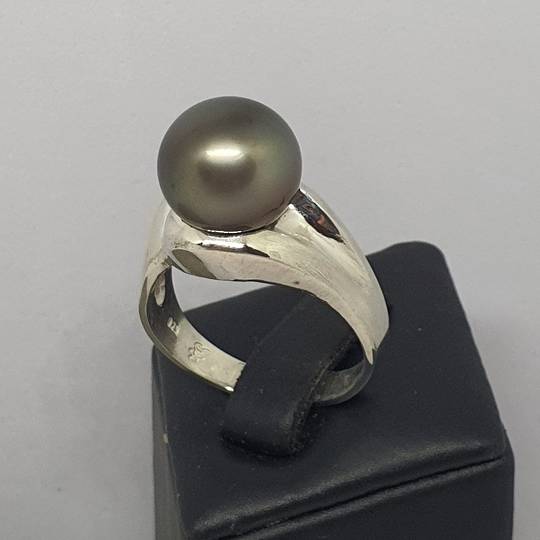 Black Tahitian pearl ring - made in NZ