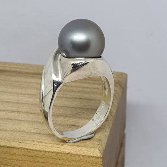 Black Tahitian pearl ring - made in NZ