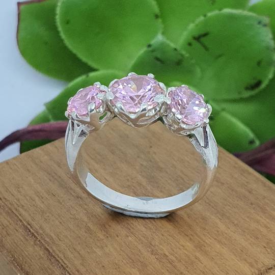 Sterling silver ring with sparkling pink gemstones - Size O