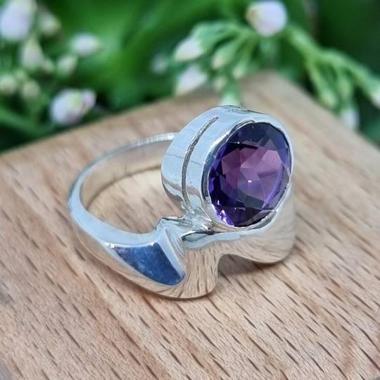 Sparkling purple gemstone ring - Size P