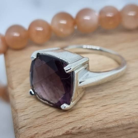 Sterling silver ring with purple fluorite gemstone - Size Q