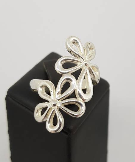 Sterling silver daisy flower ring