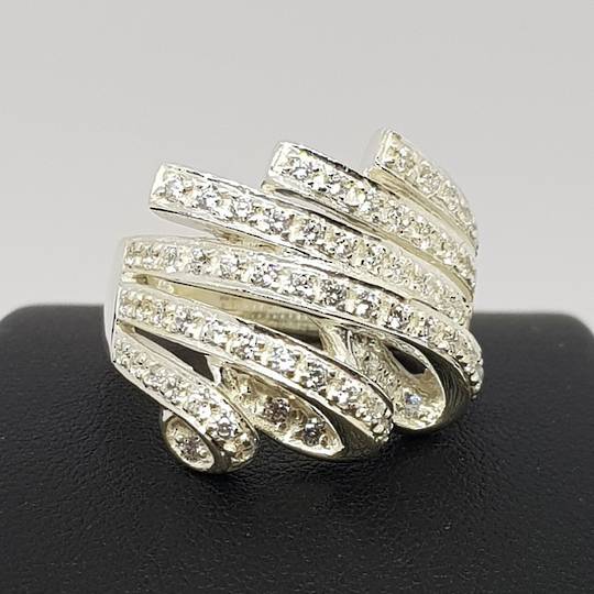 Glittering cubic zirconia dress ring