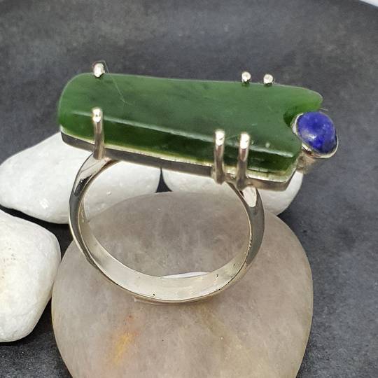 Chunky New Zealand greenstone and lapis lazuli ring