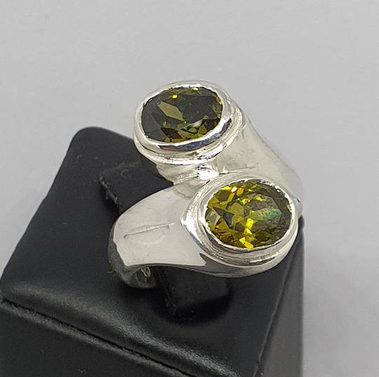 Sterling silver synthetic perdiot ring made in NZ