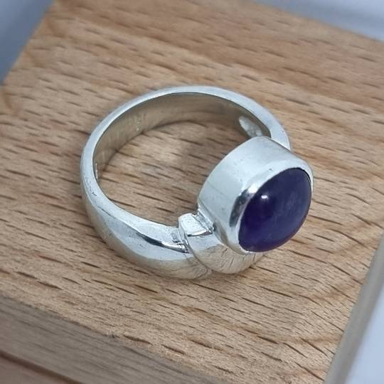 Made in NZ, silver amethyst ring - Size Q