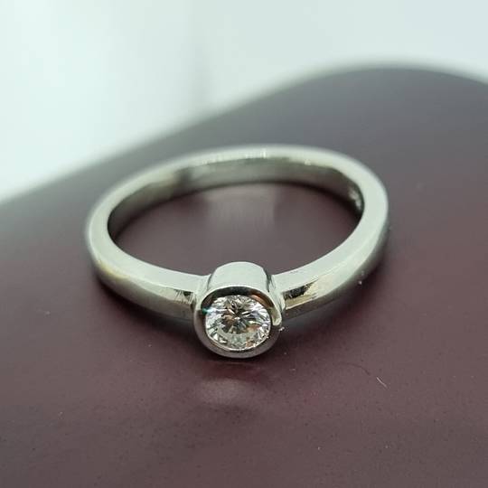 18ct white gold diamond ring
