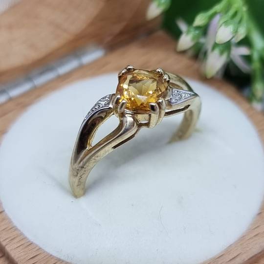 9ct yellow gold citrine and diamond ring