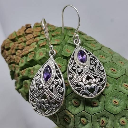 Incredible detail, sterling silver amethyst earrings