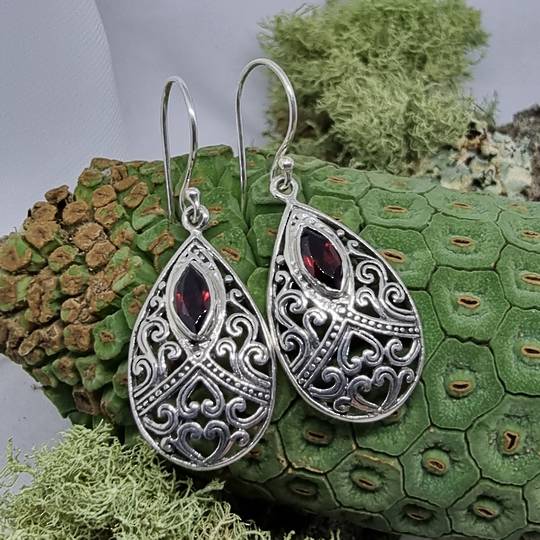 Incredible detail, sterling silver garnet earrings