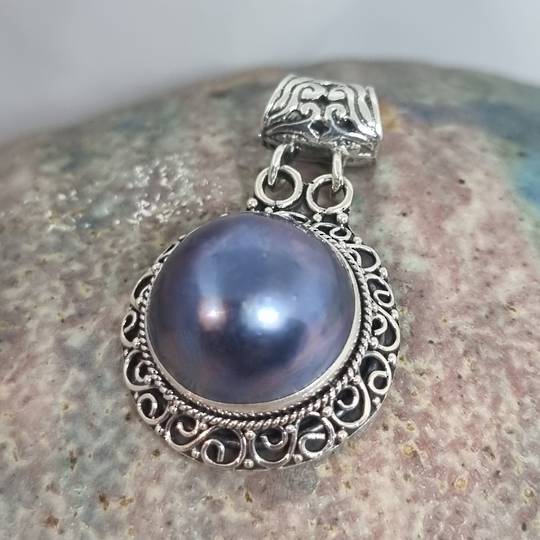 Sterling silver pendant with grey mabe pearl