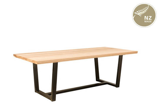 Thorndon Tapered Base 2200 x 1000 Table & Barleaner