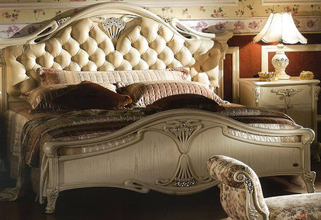 Chateau Louis Padded Bed