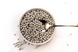 Cachous Metallic Silver 5mm (1kg bag)