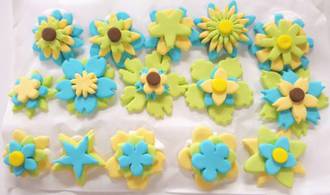 Icing Flowers Assorted- 3-5cm, (Box of 32) - 2 LEFT