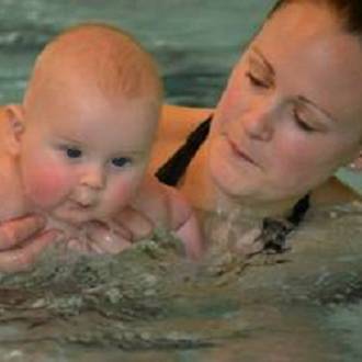 The cognitive benefits of swimming for babies