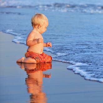7 lifesaving tips for parents at the beach this summer